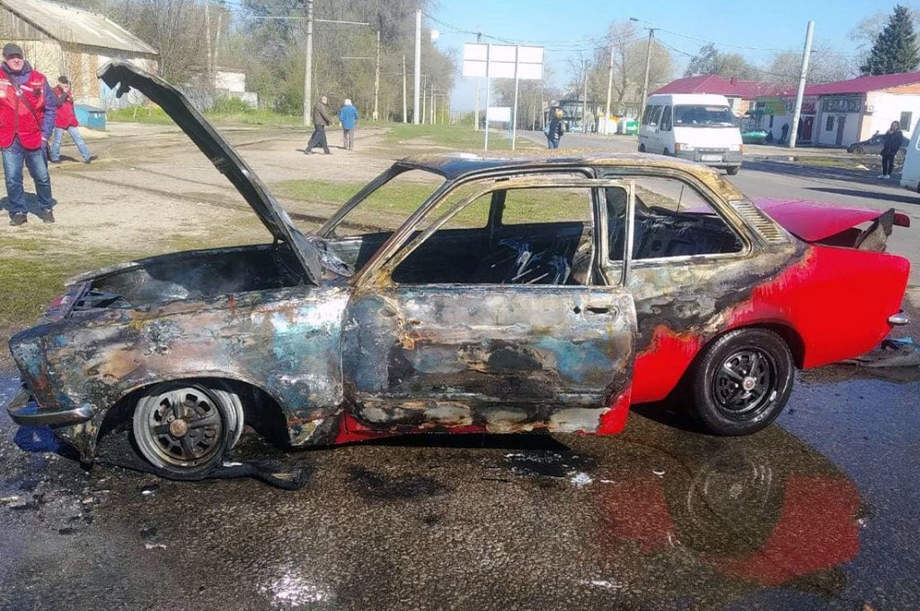 В Новокодакском районе загорелась машина. Фото: ГСЧС
