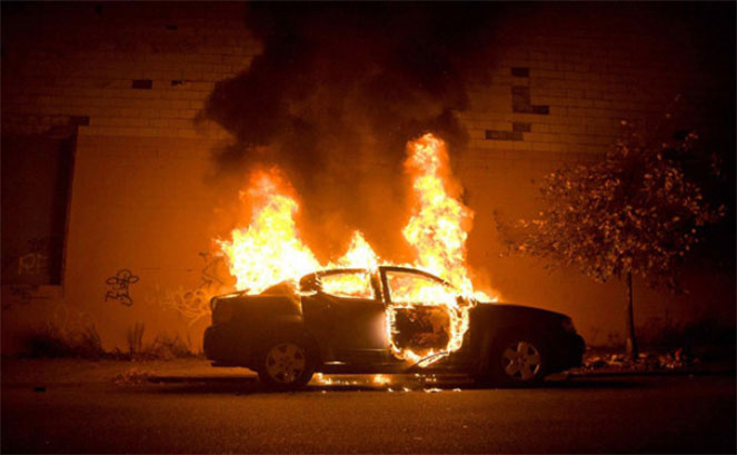 Новость - События - Отомстили: автомобиль главреда "Зори" сожгли