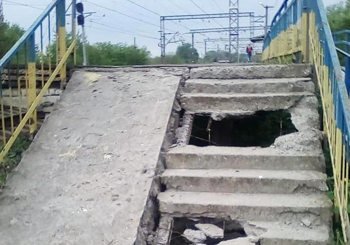 Платформа разваливается. фото: fb Приднепровская железная дорога