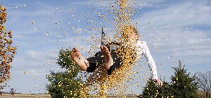 Без присмотра: в Харькове ребенок сломал позвоночник на батуте