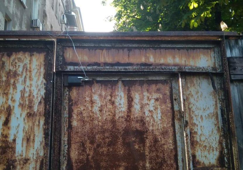 Под Днепром заминировали вход в дом. фото: fb Вячеслав Аброськин