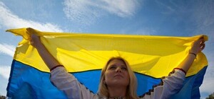 Во время инаугурации Владимира Зеленского заметили перевернутые флаги Украины: что это значит?