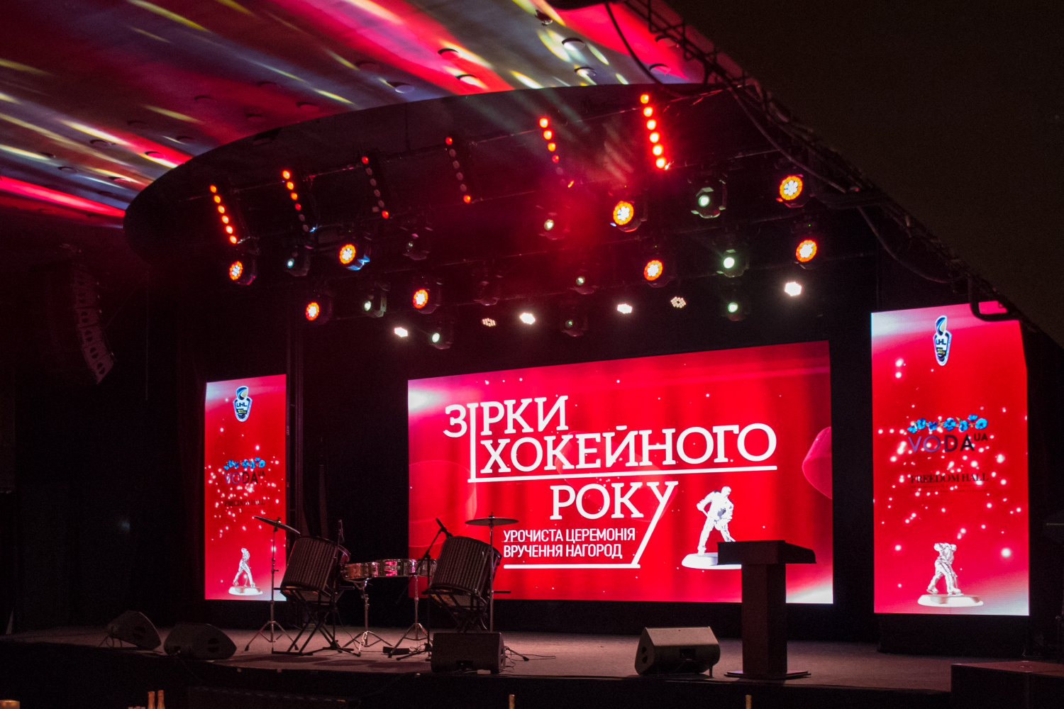 Новость - События - Авторы лучших эмблем для ХК "Мариуполь" получили сертификаты на 50 000, 25 000 и 15 000 грн.