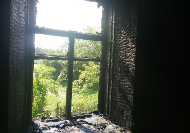 Под Днепром сгорел мужчина в доме. Фото: ГСЧС