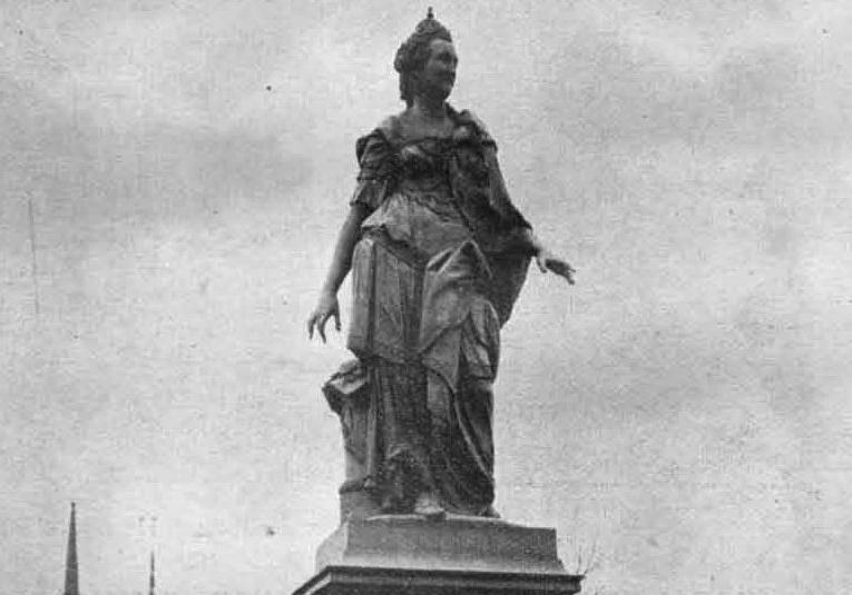 Памятник императрице Екатерине ІІ. Фото: visitdnipro.com.