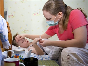 Больным врачи рекомендуют лечиться дома, но обязательно вызвать «скорую помощь». Фото с сайта nedilya.at.ua