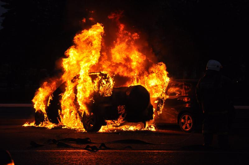 На улице Литовской горел автомобиль