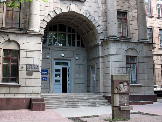 Новость - События - За дело взялась полиция: иностранные студенты могли фиктивно учиться в Днепропетровской медакадемии