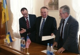 Церемония подписания
фото с сайта gorod.dp.ua