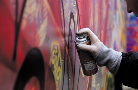 Новость - События - Рисовали десятилетиями: на Тополе-3 появилось огромное граффити