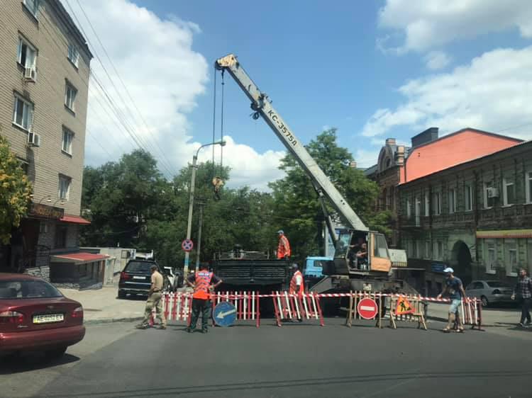 Новость - Транспорт и инфраструктура - Окопы в центре города: перекрыли улицу Сечевых Стрельцов