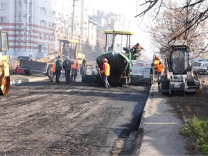 Ремонты дорог в центре продолжаются. Фото Сергея Каширина. 