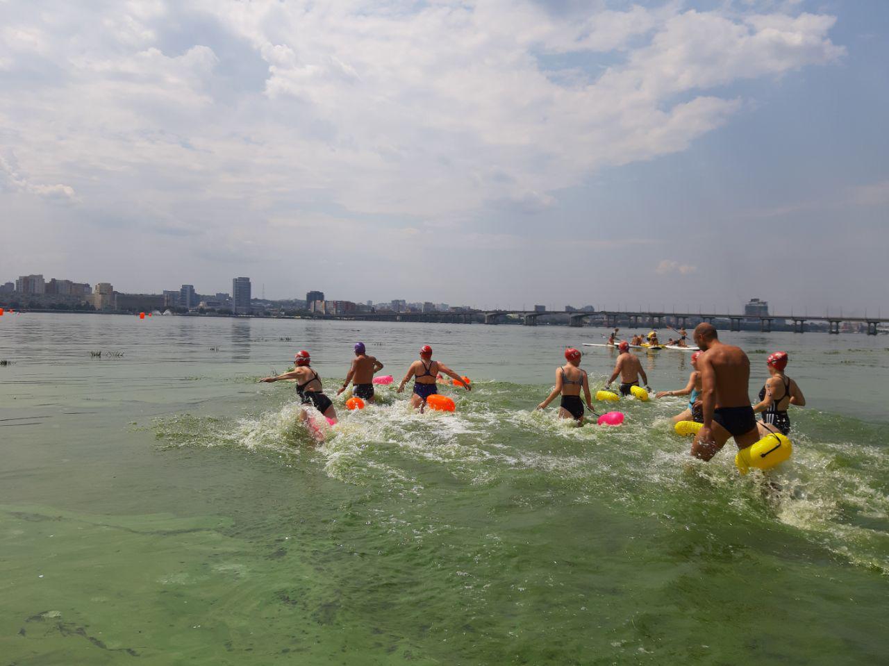 На жилмассиве Солнечный прошел заплыв Swim Race. Фото: dp.vgorode.ua.