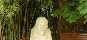 Флору убрать: в Никите скандал из-за бюста Ленина