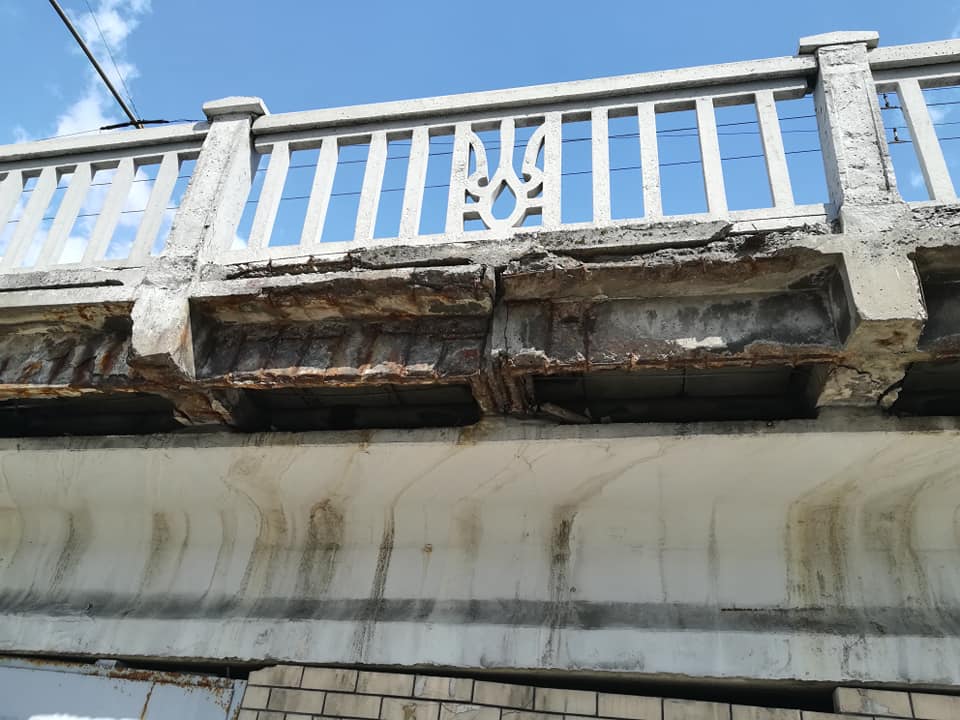 Ужасное состояние моста на Слобожанском проспекте / фото: fb fb Райончик