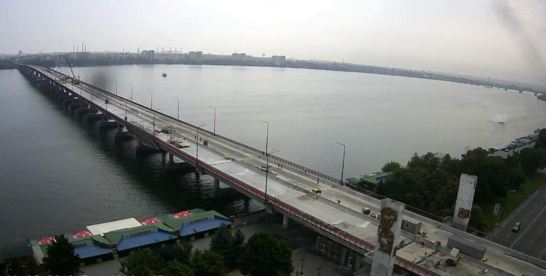 Новый мост перекроют и для пешеходов. фото:webcam.scs.com.ua
