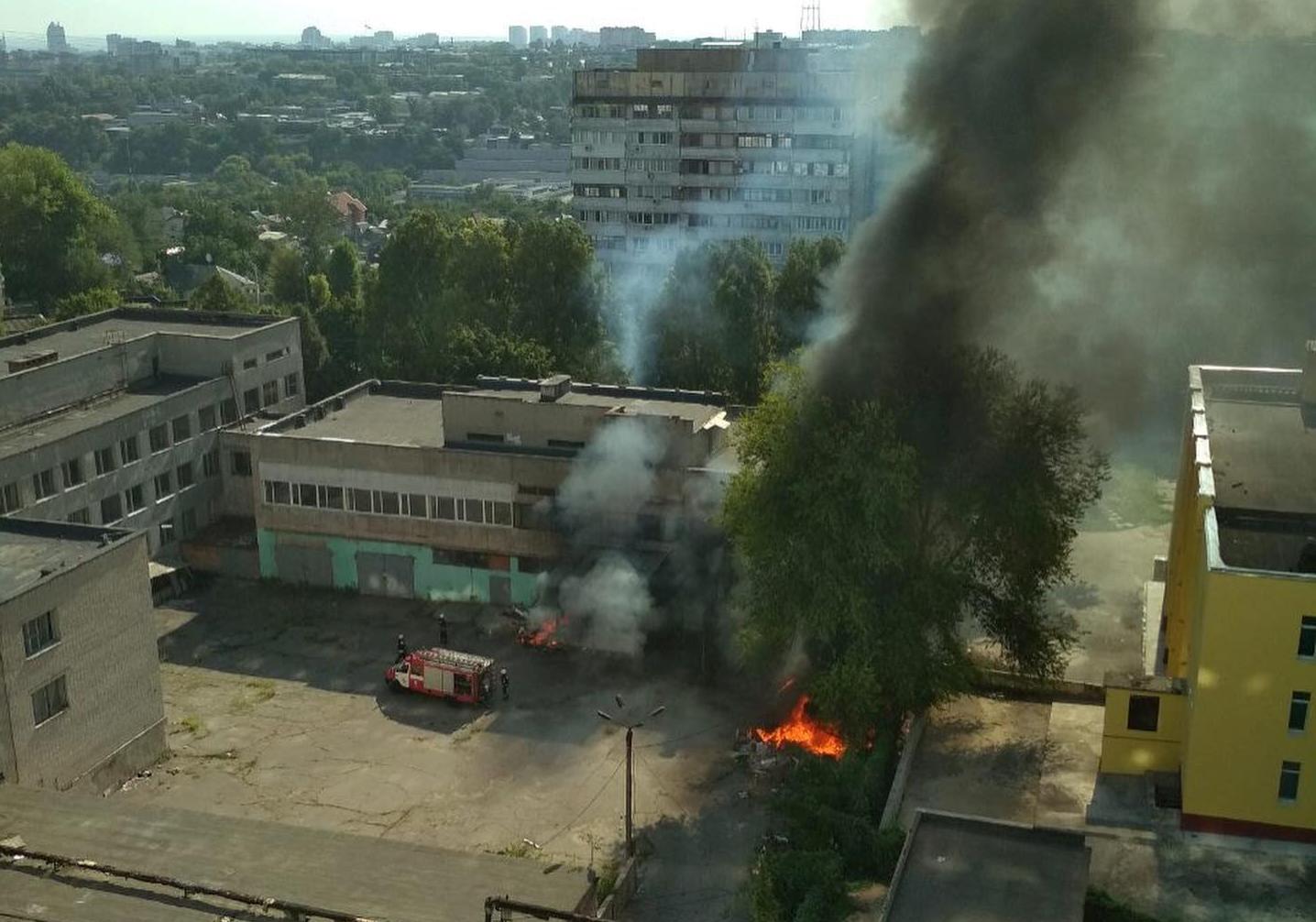 В районе Рабочей большой пожар / фото: News_Dnepr
