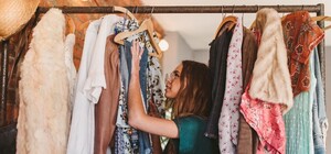 Де у Львові можна залишити одяг і взуття для нужденних: адреси контейнерів