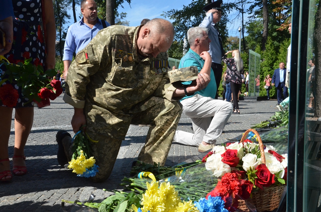В Днепре почтили память погибших защитников Украины / фото: Днепропетровская обладминистрация