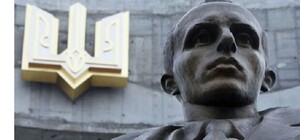 Вандал спаплюжив пам’ятник Степану Бандері у Львові: фото