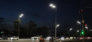 Зацени: на Днепровской набережной установили современное освещение