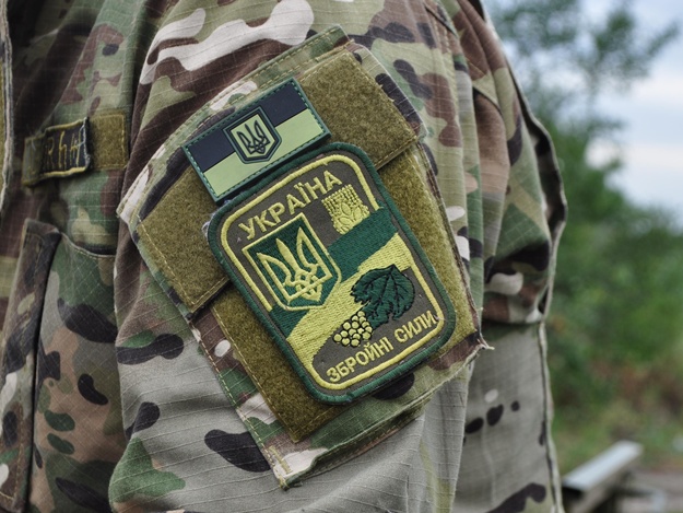 В Днепре военные с полицией проверяют у парней документы / Фото: report.if.ua