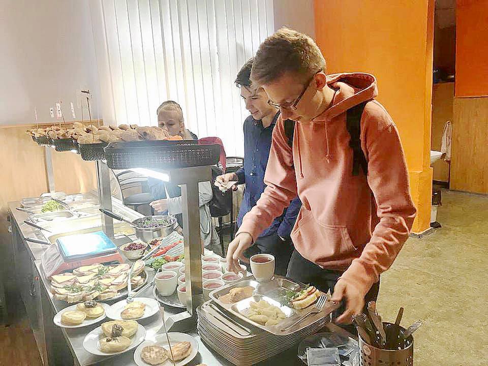 Почему в школах Днепра льготников кормят другой едой / фото: fb School Food