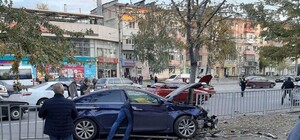 Страшное ДТП на Левом берегу: от удара авто вылетело на тротуар