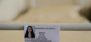 Вышивает сорочки и не ест в столовой: как Зайцева проводит первый месяц в колонии