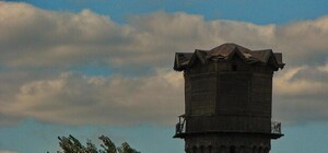 Пожар и проклятие контрабандистов: история самой старой водонапорной башни