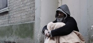 Розвантаж шафу: львів'ян просять пожертвувати теплий одяг і взуття для безпритульних