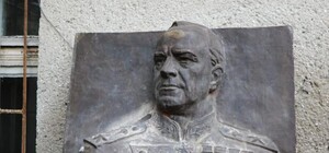 Продолжение скандального демонтажа: барельеф маршалу Жукову отвезли в музей