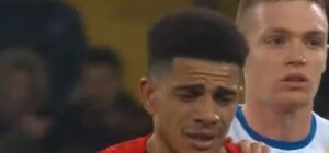 Скандал на футбольном поле: в Харькове останавливали матч 