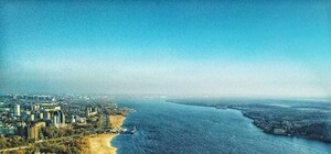 Рискуя жизнью: запорожские руферы приготовили шашлыки на самом высоком кране в Украине  (видео)