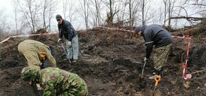 Пугающая находка: на Днепропетровщине обнаружили останки древних солдат (фото)