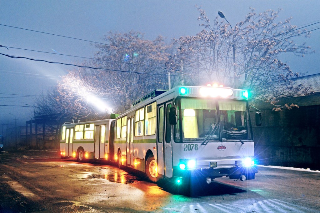 В Днепре троллейбусы задерживаются из-за аварии на Слобожанском проспекте / фото: det.dp.ua