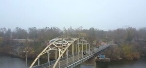 Огромные трещины на опоре: мост на Монастырский остров нуждается в ремонте