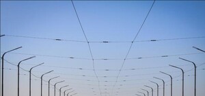 На Кайдакском мосту внедорожник вылетел на трамвайные пути: движение затруднено