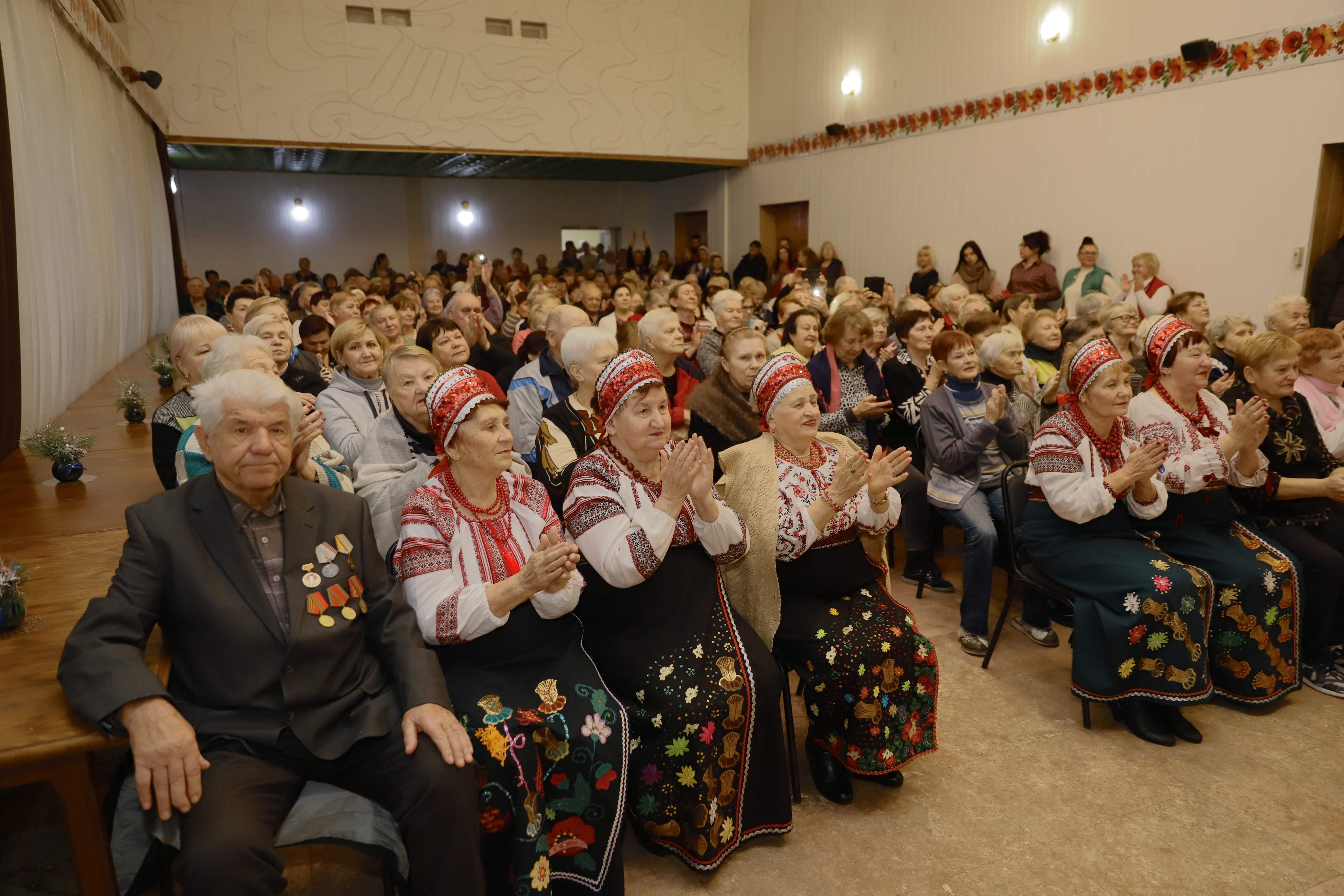 Новость - События - Борис Филатов: за время существования муниципального лагеря "Золотой век" здесь отдохнули и оздоровились около 40 тыс. днепрян элегантного возраста