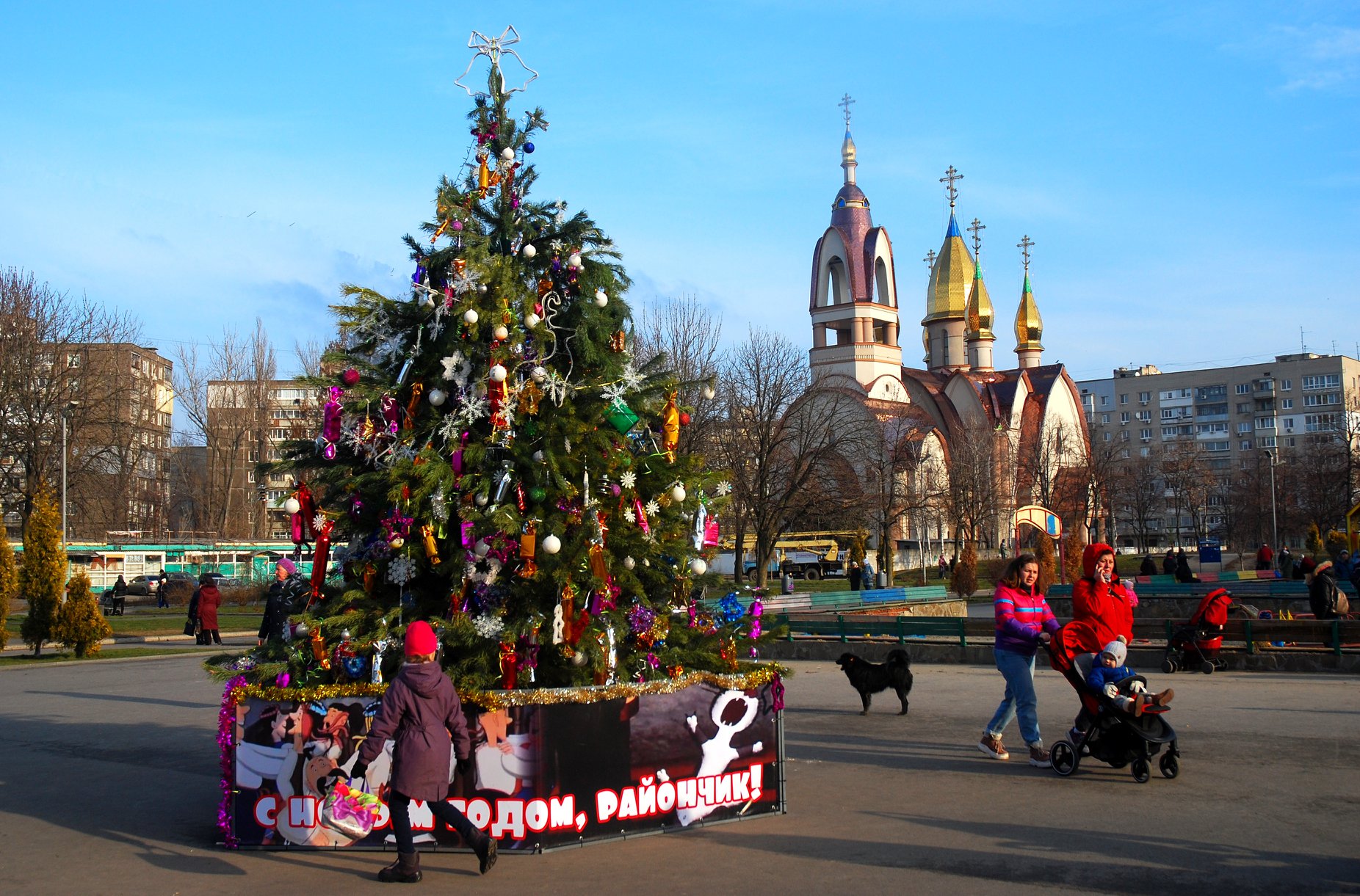Новогодняя елка на райончике/ фото: фб группа Райончик
