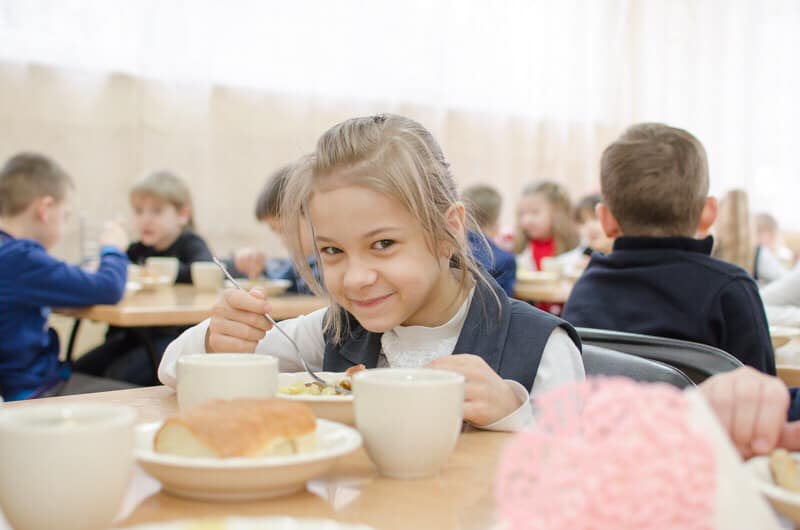 Что едят дети в школах и детских садиках Днепра / фото: fb School Food