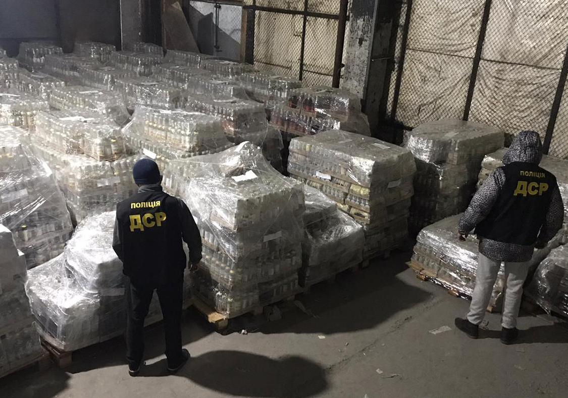 Запорожцев лишили алкоголя:  накрыли цех по производству 