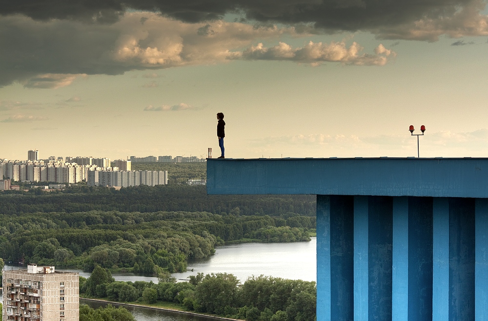 Пришли отдохнуть: на Лукьяновке полиция сняла двоих пьяных подростков с крыши