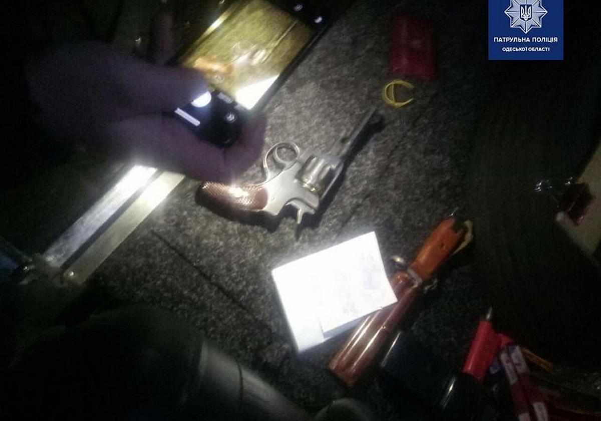 С гранатами и оружием: за ночь в Одессе задержали двоих крайне опасных бандитов