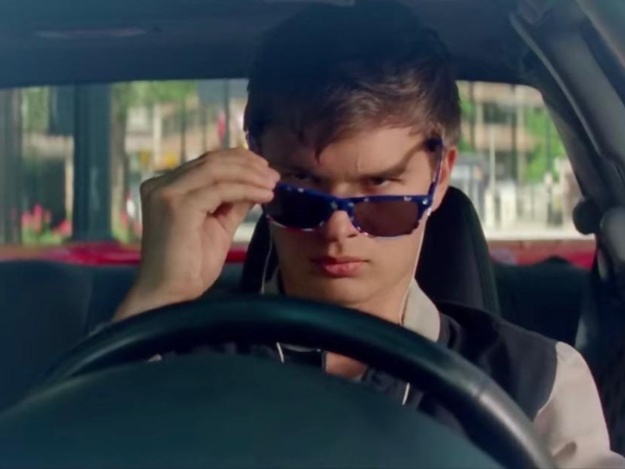 Выделились: автохам проехался по Пешеходному мосту через Днепр