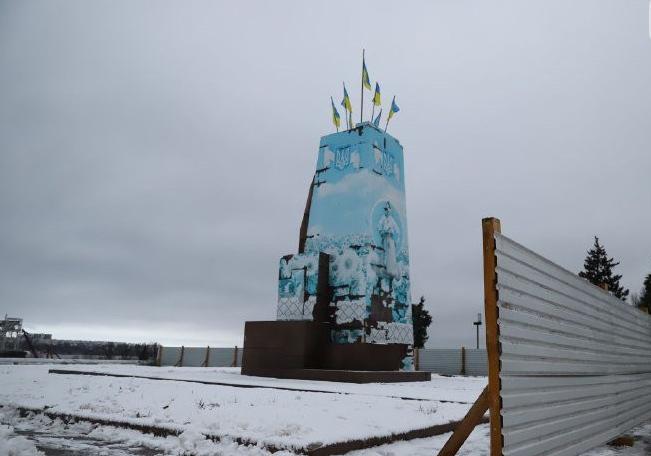 Обнесли забором: на площади Запорожской готовятся демонтировать постамент памятника Ленину