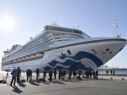 Новость - События - Карантин на лайнере Diamond Princess: с судна эвакуируют пожилых людей