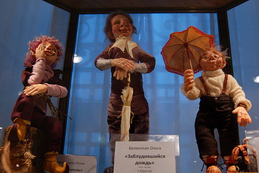 Выставка авторских кукол «Рождественская сказка». Фото Надежды Гайворонской с сайта new-most.info