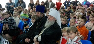 Днепропетровские священники пригласили сирот к себе на рождественский праздник