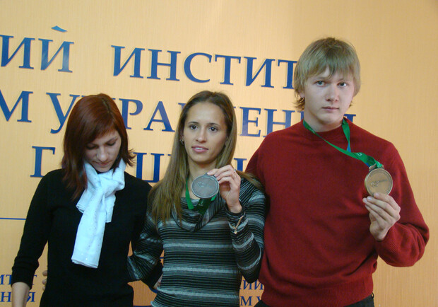 На фото спортсмены слева направо - Инна Дяченко, Оксана Ботурчук, Никита Сеник. Фото автора